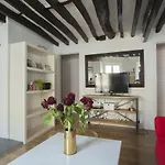 Superb Warm Apt Grands Boulevards